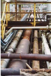 Figure 1. Pipelines in refifineries are often situated close together, making inspection by external crawlers impractical 